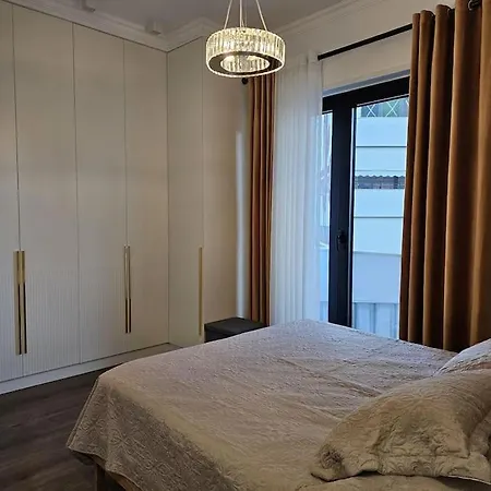 Deluxe Flat With Garden_tirana * Tirana